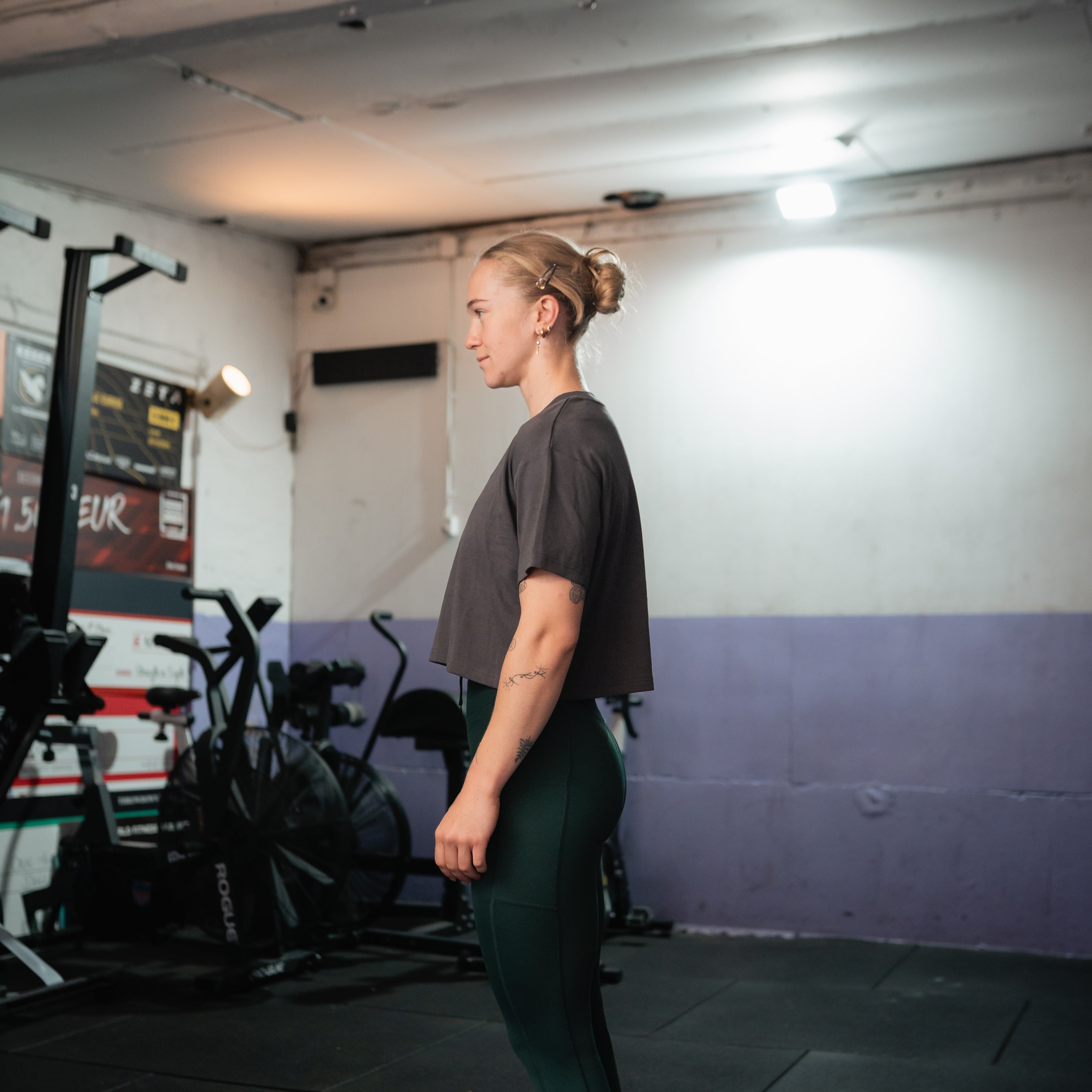 Ufiltreret oversized kvinde crop t-shirt (GRÅ)