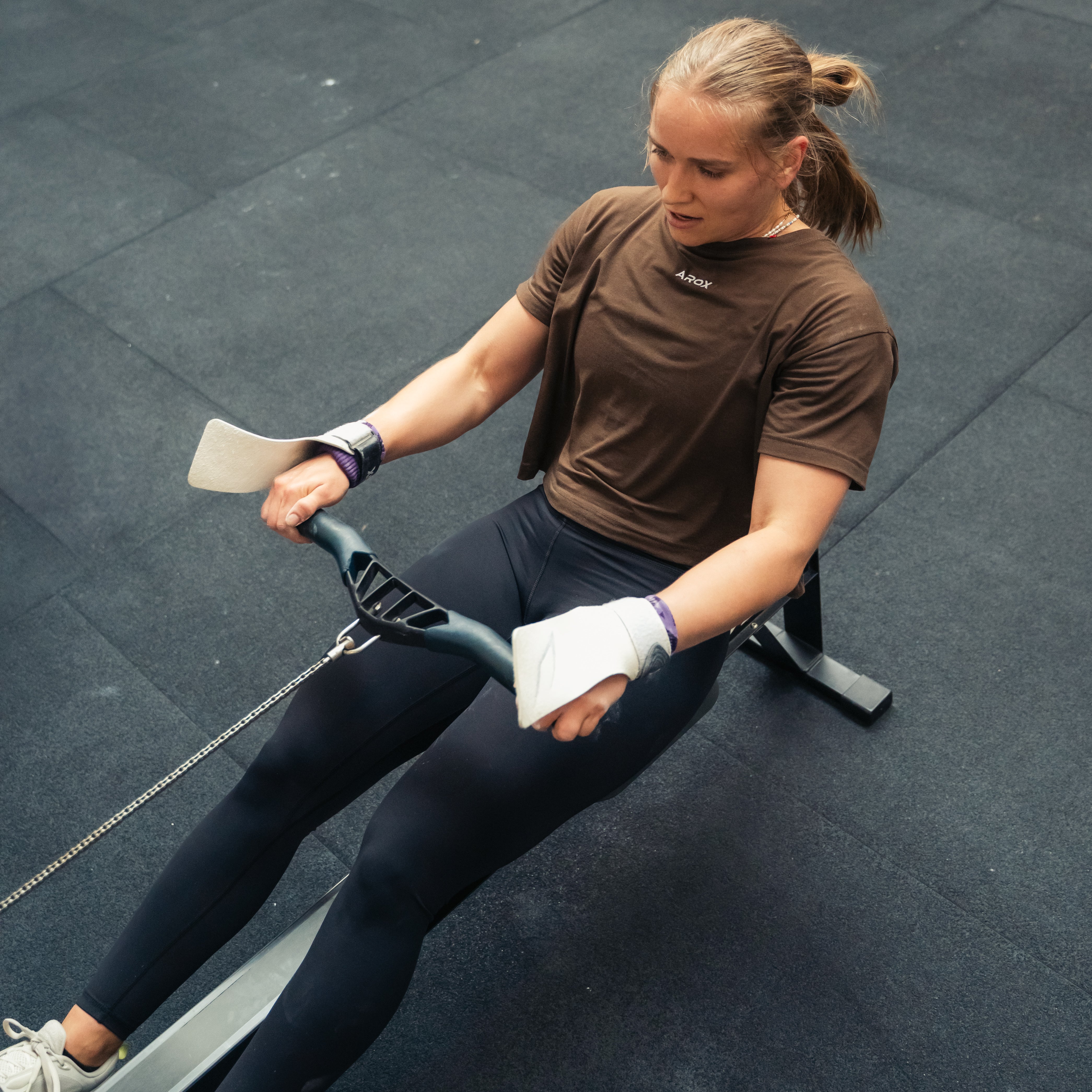 SportsTech kvinde box crop t-shirt (Dark brown)